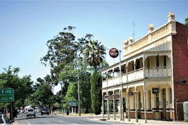 St Arnaud Main Street and park