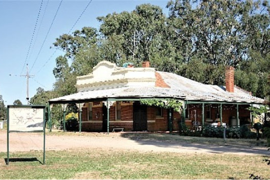 Old hotel at Kingower