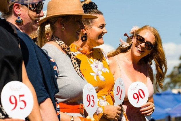 Crowds at the Avoca Races