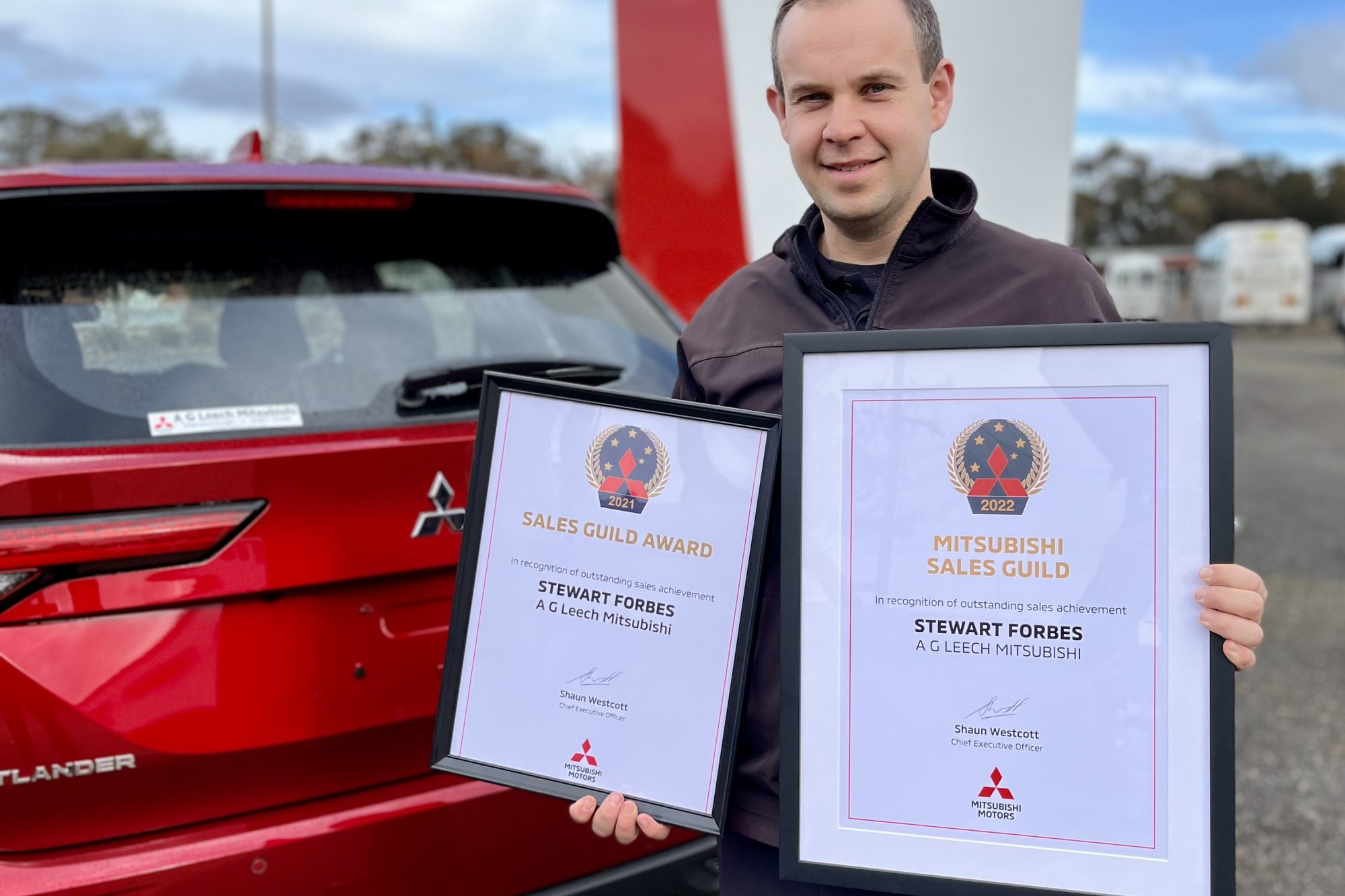 AG Leech Mitsubishi sales representative Stewart Forbes, with his 2021/22 Vic/Tas Diamond Sales Guild Awards.