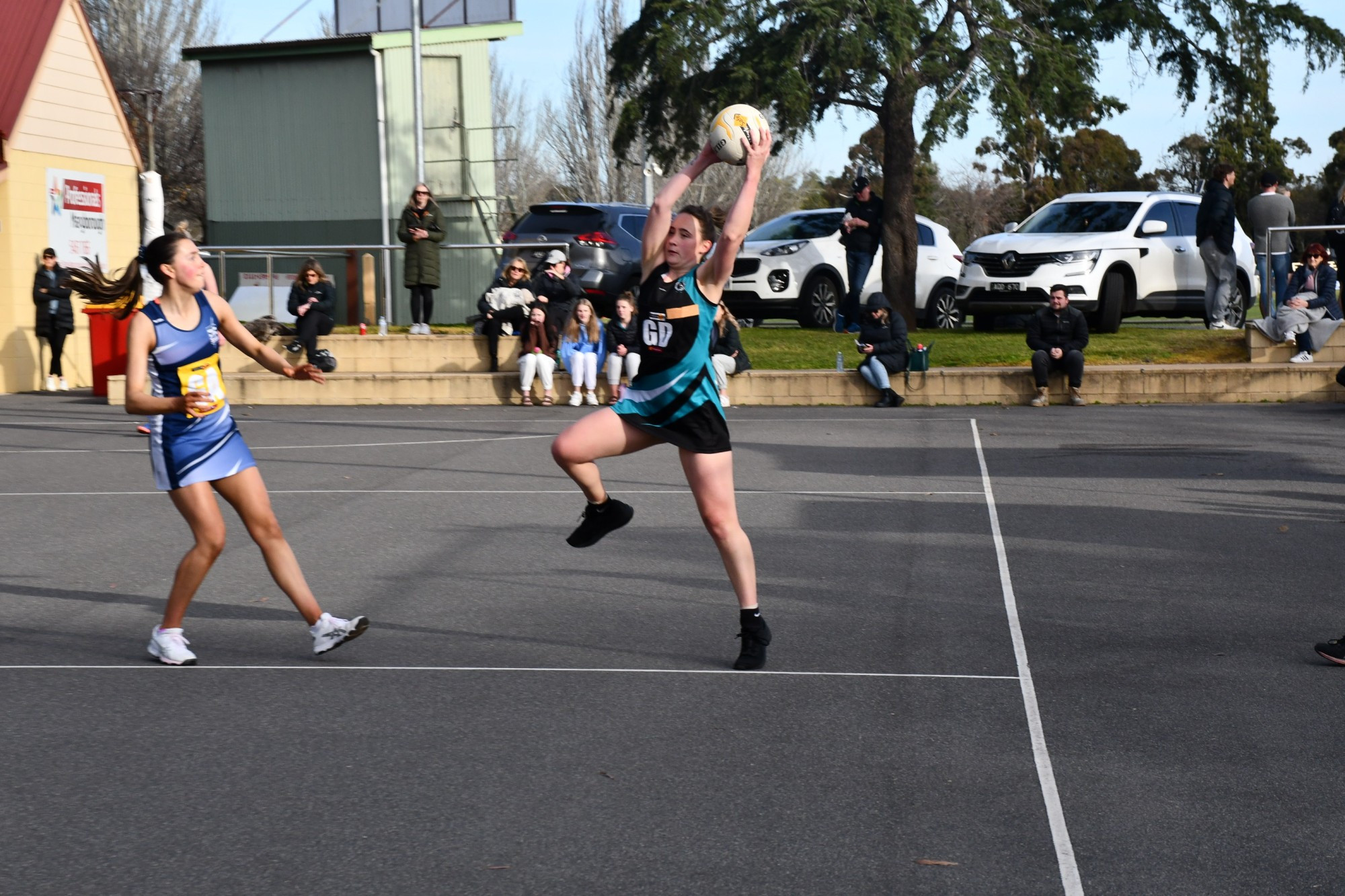 Maryborough captain Maggie Tranter reaches for a high pass.