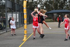 Carisbrook’s Amelia Jarvis tries to unsettle Natte Bealiba’s Melissa Oliver as she shoots at goal.