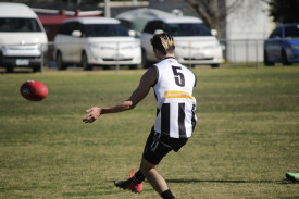 Maryborough’s Brendyn Eagles passes the ball inside 50. The Ravens played Ballarat on Wednesday at Jubilee Oval.