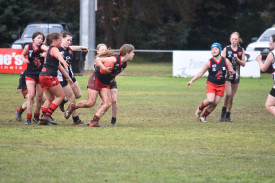 Under 14s Rhani Evans breaks through the centre to put Carisbrook into attack. 