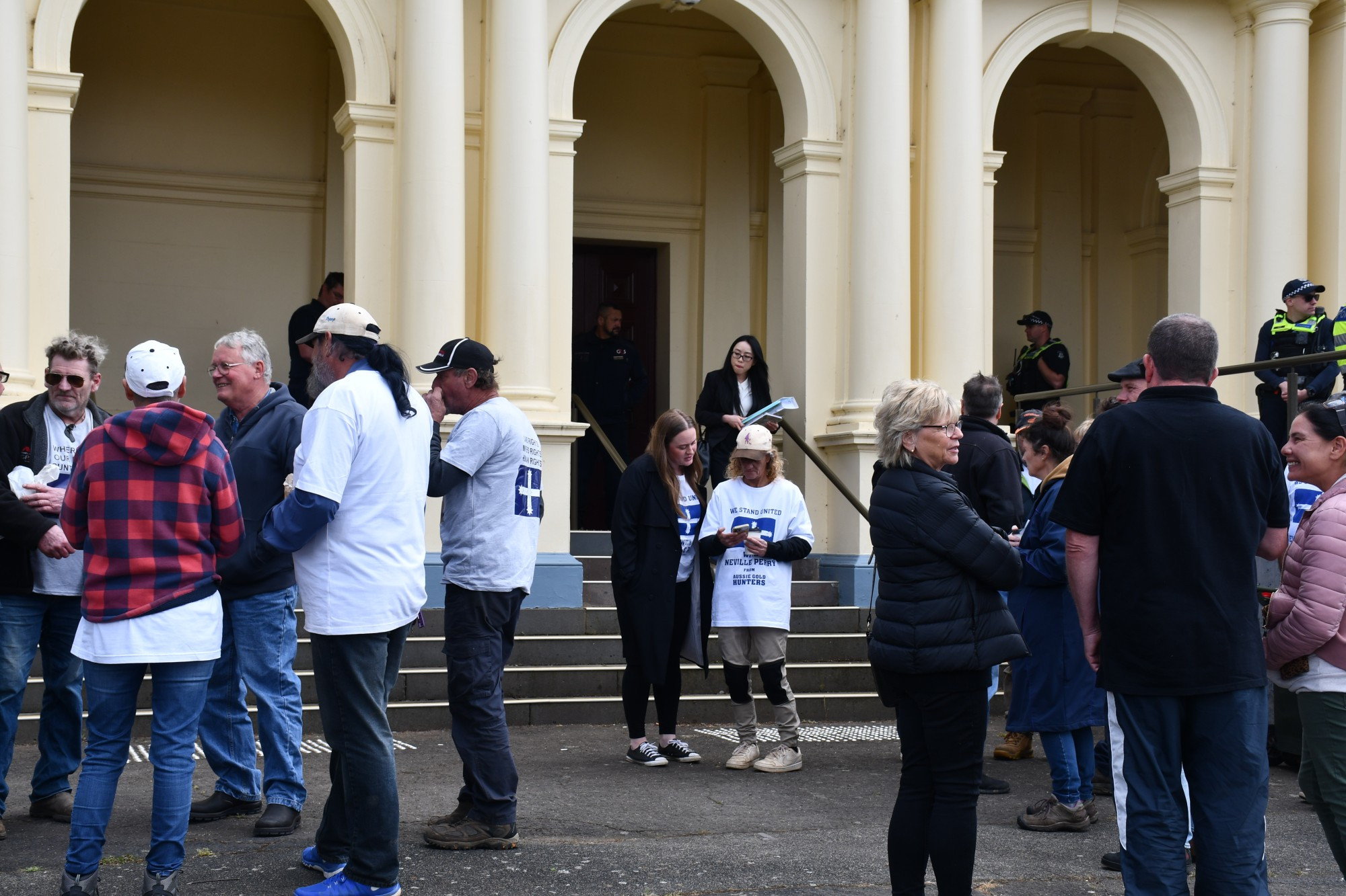 A crowd of supports rallied outside the Maryborough Magistrates Court last week in support of local miner Neville Perry.