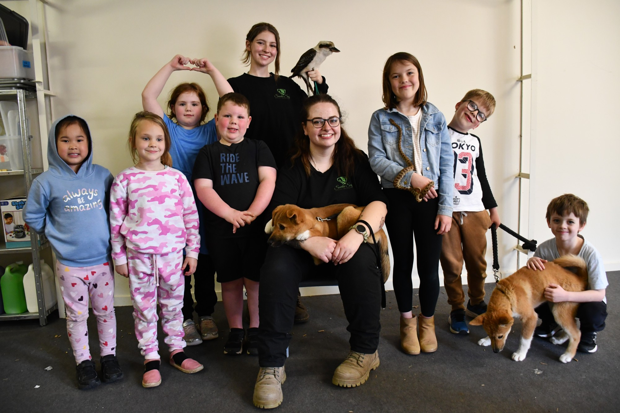 Goldfields Family Centre’s Vivian, Emily, Emma, Jedda, Jayda, Archer and Nathaniel enjoyed a presentation by Snake Safe Victoria’s wildlife attendants Shaeleigh Kanters and Jayden Collins (centre).