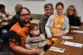 Ian Peters from Portland and son (centre), Ronald Stobie and grandchildren Natalija and Hezikias Stobie from Maryborough. Photo: 060922 13