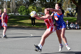 Natte Bealiba’s Anna Mortlock takes the ball in front of Avoca’s Kirby Postle.