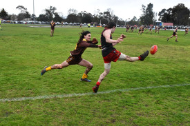Cooper Tatchell (Carisbrook) clears the ball out of defence in the Under 17.5 battle against Talbot. 