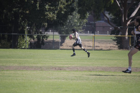 Dylan Fox goes for a run on the outer-side wing at Jubilee for the Ravens. 060423 10