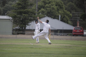 Wayne Stubbings bowls for Colts Phelans. Photo: 280223 06