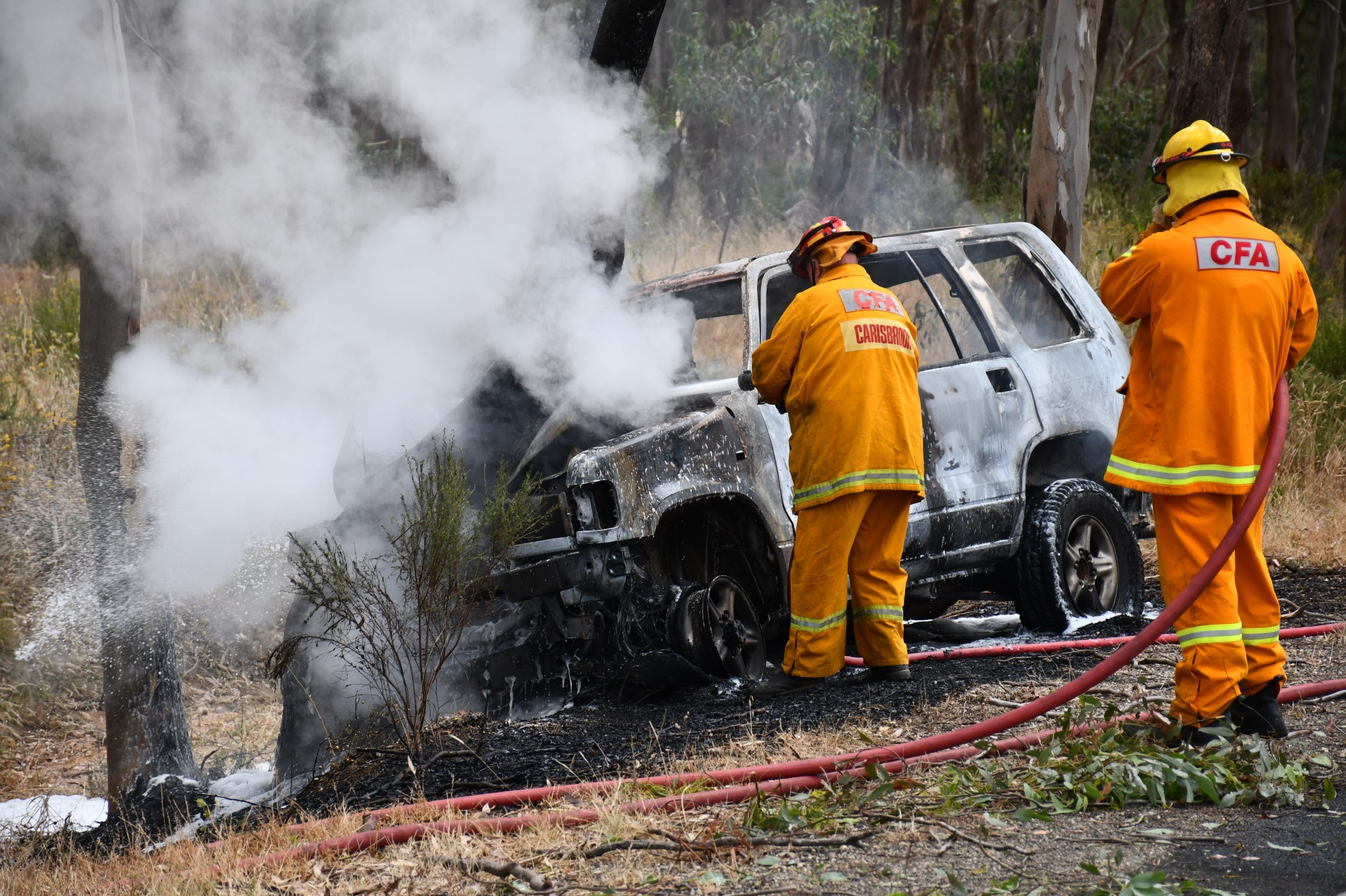 A Dunolly man was lucky to escape with minor injuries after his vehicle collided head-on into a tree on the Maryborough-Dunolly Road yesterday morning.