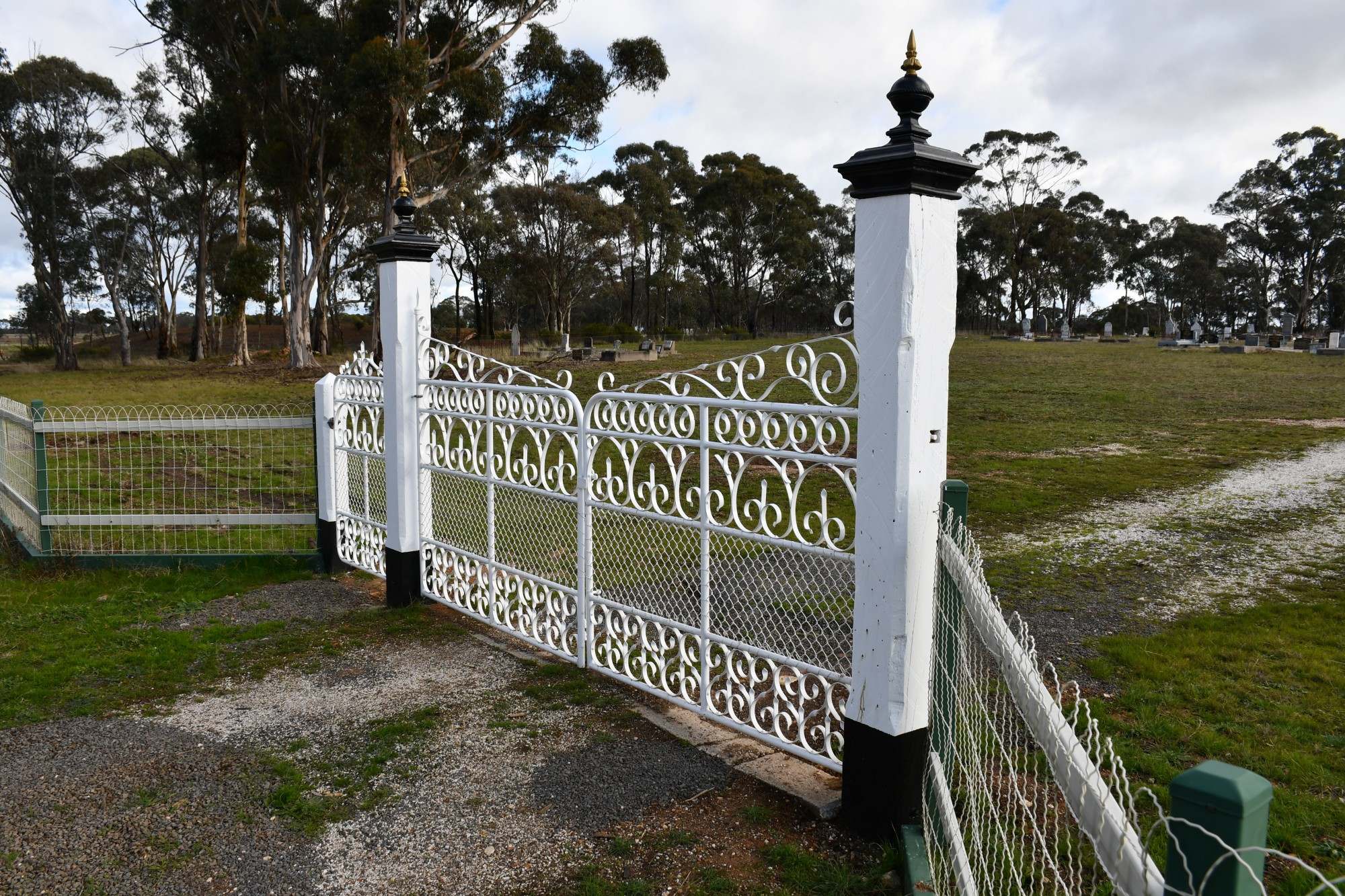 New cemetery gates to be unveiled thanks to volunteers - feature photo