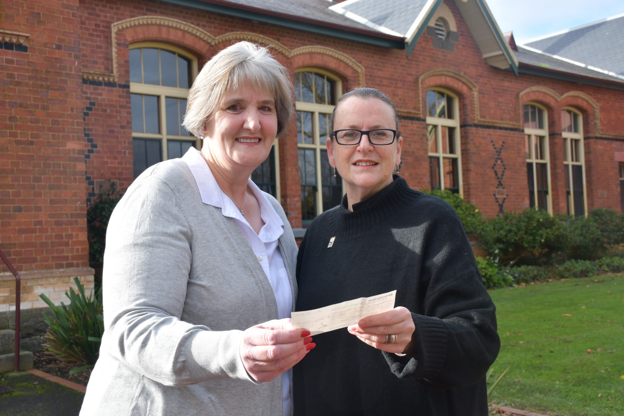 Historic Commercial Vehicle Club Australia’s Ballarat Branch treasurer Helen Berry presented a $5000 cheque to Clunes Primary School principal Sonia Jardine last week. Photo: 140723 05