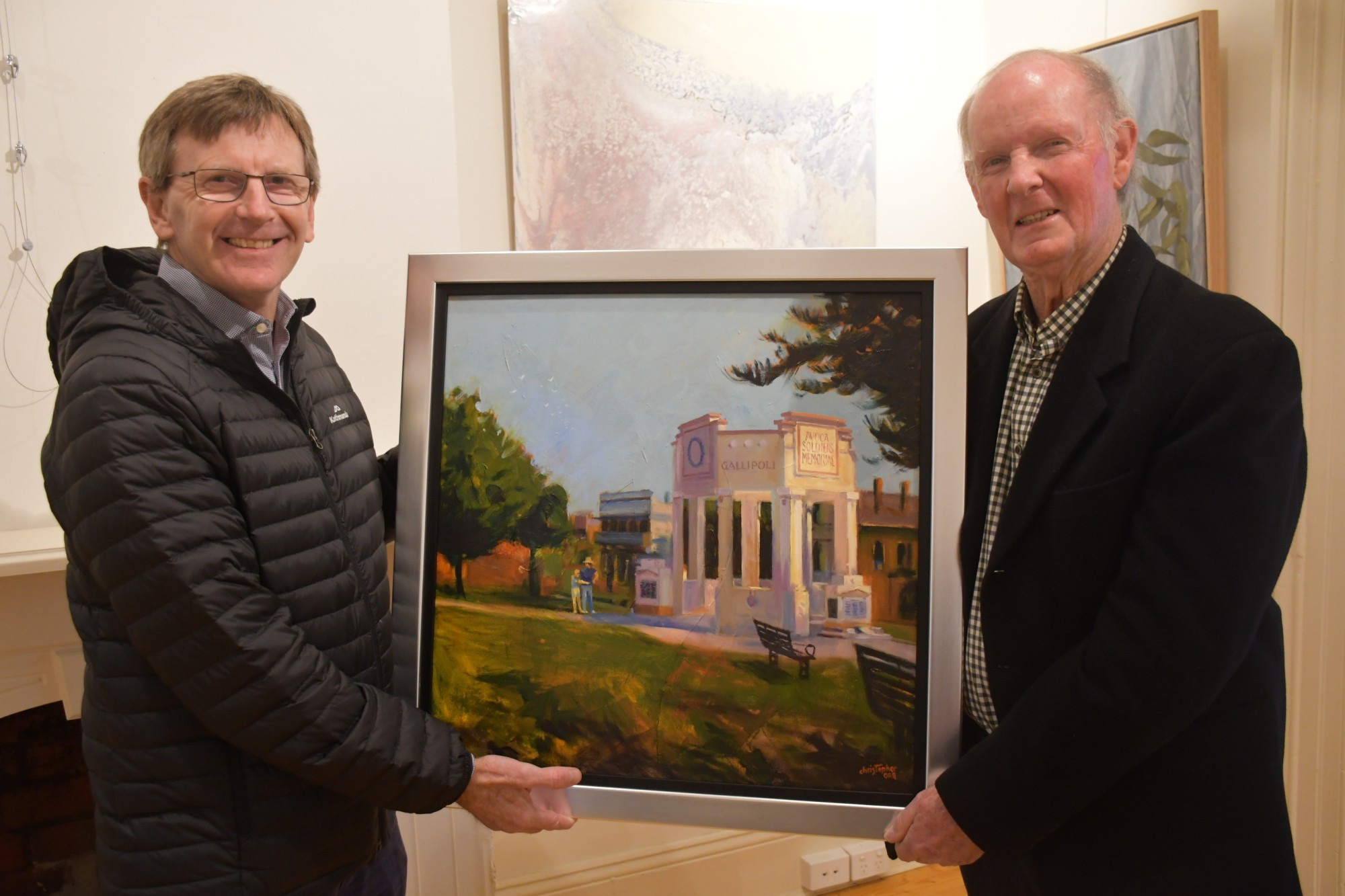 Pyrenees Shire CEO Jim Nolan accepts the painting from artist Chris Orr at Avoca’s Gallery 127 last week. Photo: 250723 13