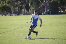Brett Davy looks to make his move down the wing at Jubilee Oval. Photo: 020523 11