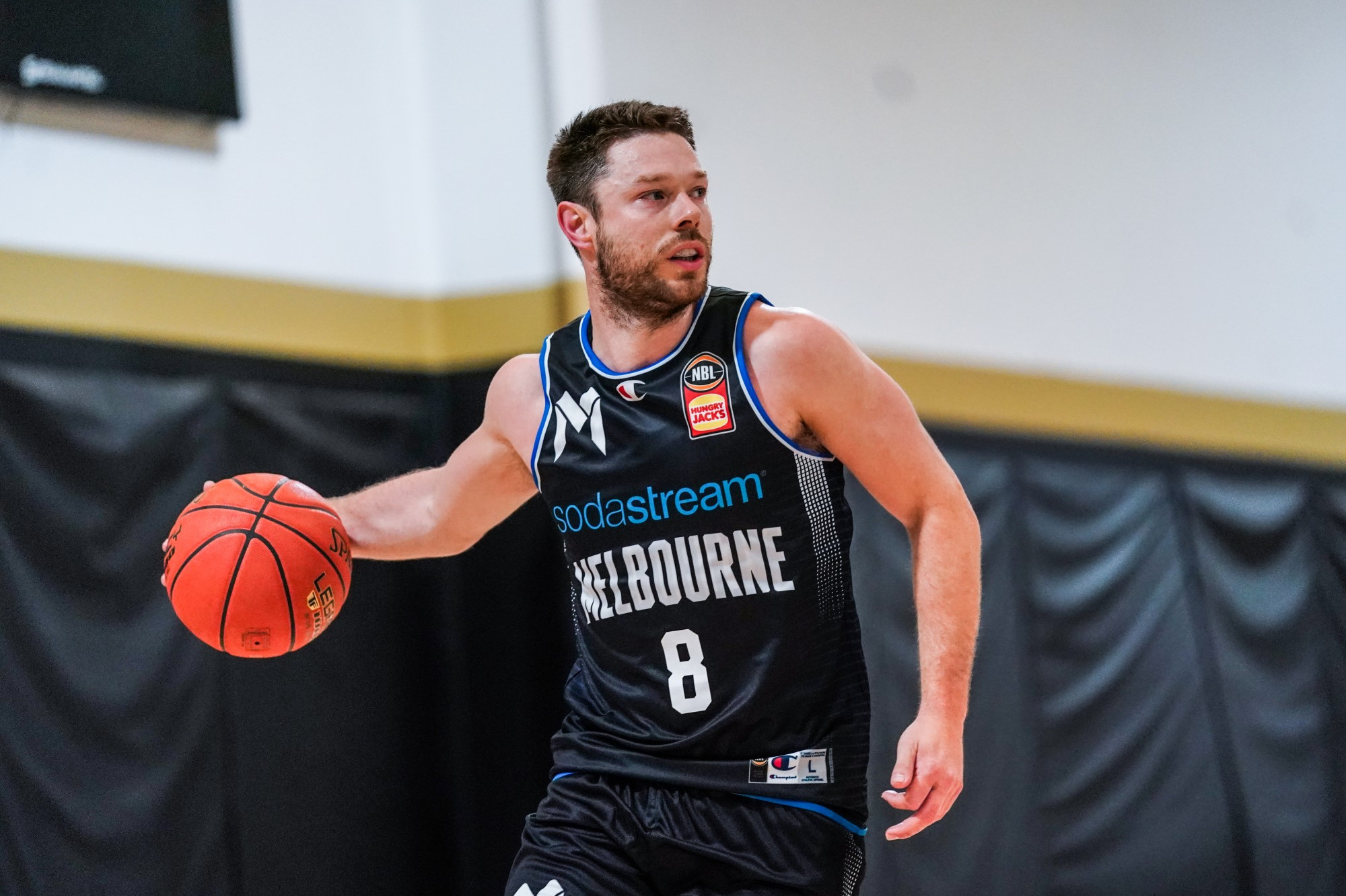 Matthew Dellavedova will adorn the Melbourne United colours again for the next two seasons.