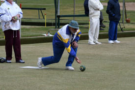Paul Deutscher plays his shot for Maryborough Golf. Photo: 071123 11