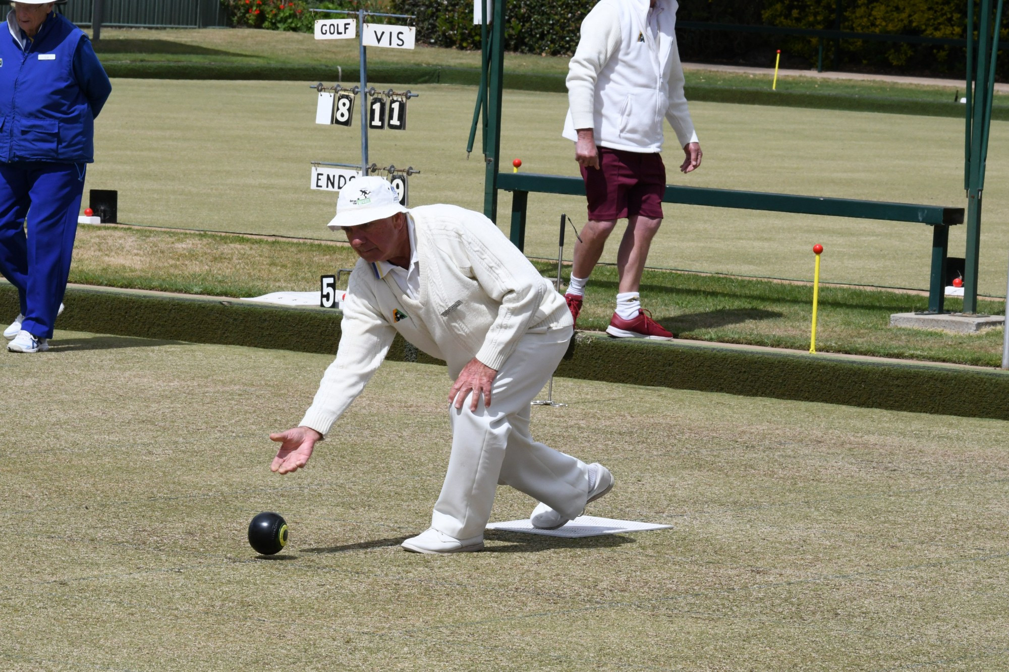 Midweek bowlers took to the carpet last Tuesday for a bumper day of competition. Tony Galofaro bowls for Dunolly Blue in their loss to Maryborough Golf. Photo: 071123 09