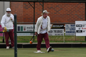 Dunolly Gold’s Jim Haigh did his best in a tough assignment against Dunolly Blue. Photo: 011223 23