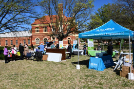 Service providers including Headspace Bendigo, StandBy, CAFS, Asuria and Beyond Blue attended the Community House Mental Health Walk this week. Photo: 131023 06