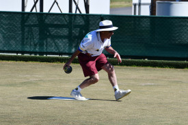 Charles Spiteri plays his shot for Dunolly Blue. Photo: 131023 14