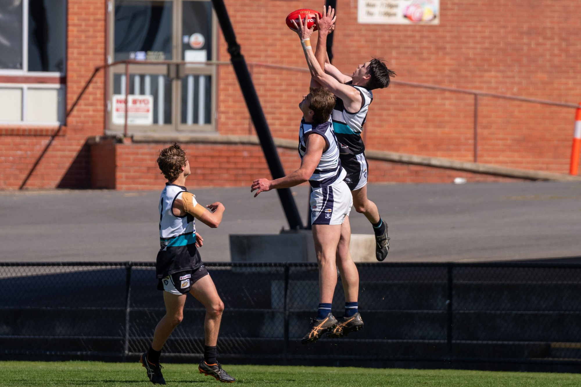 Luke Dunne takes a mark on Sunday. Photo: Daryl Groves Photography