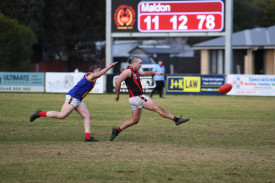 Maldon’s Oliver Leonard-Shannon is goal bound in the Dons’ round 15 win against Dunolly. Photo: 260923 05