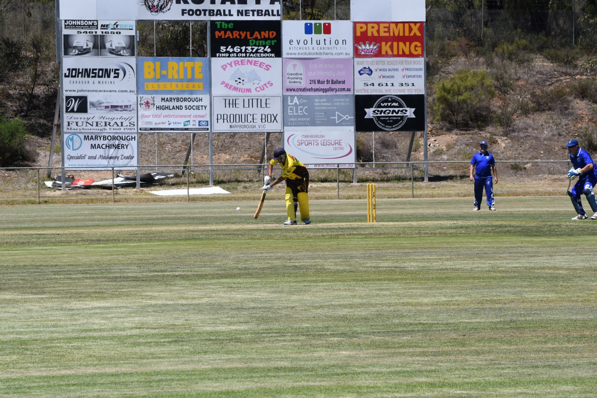 Talbot’s Jack Kenden plays at a ball in his 93 for the Yabbies against Colts Phelans.