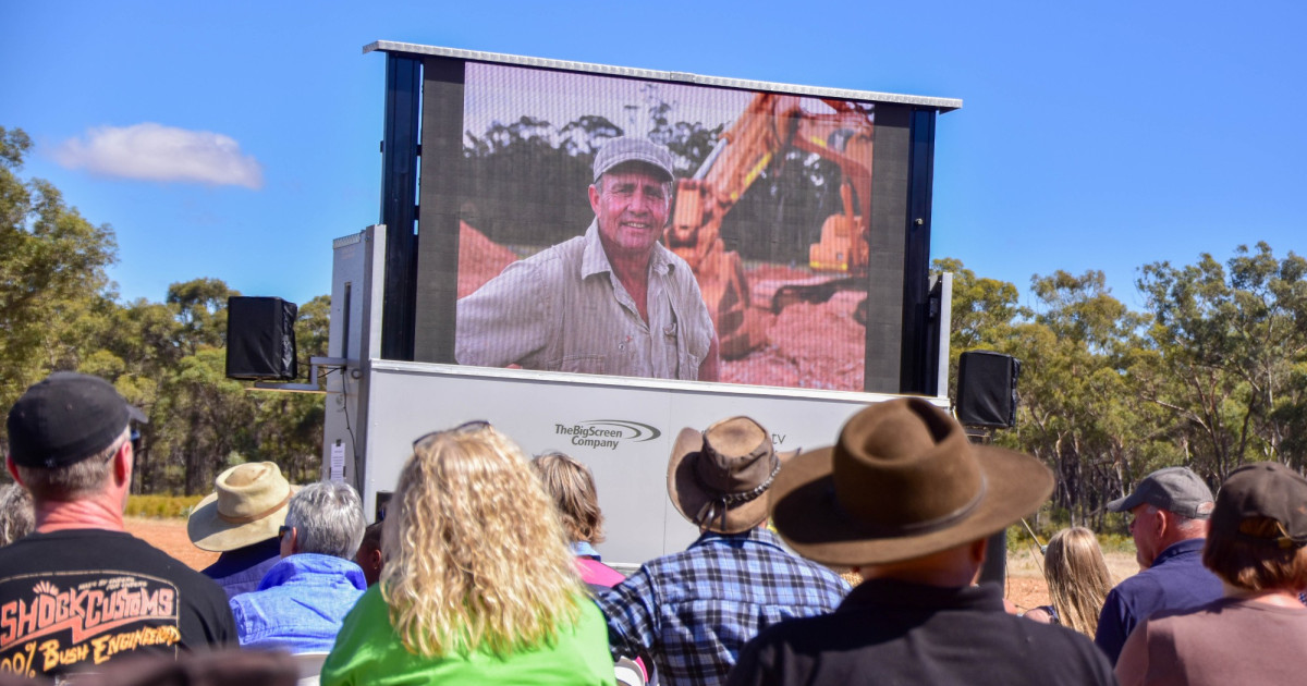 Crowds gather to farewell Neville Perry | The Maryborough District ...