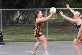 Talbot’s Jacqui Wardlaw looks to negotiate the Giants’ defensive structure.