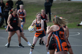 Bridgette Bates looks for options out of the centre pass for the Giants.