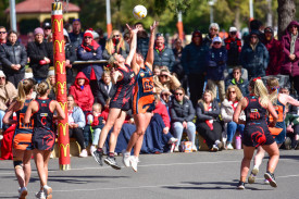 Carisbrook’s Justine Carroll and the Maryborough Giants’ Laura McStravick fly for the ball in front of a huge Princes Park crowd.