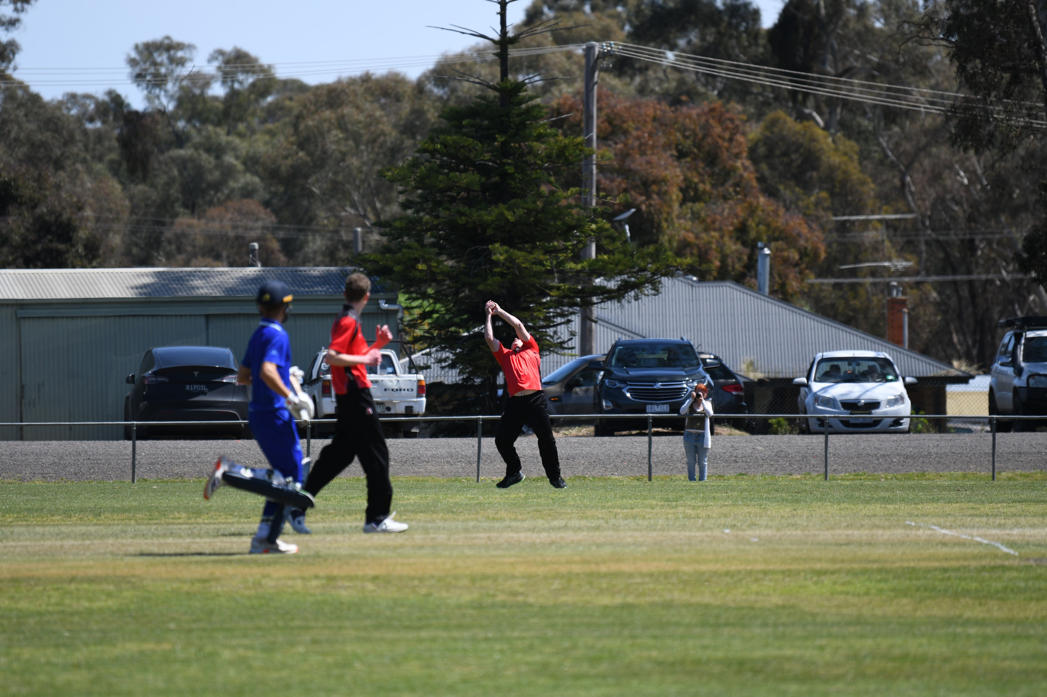 Carisbrook’s Martin Mark takes a terrific catch to remove Colts Phelans’ Rhys Egan.