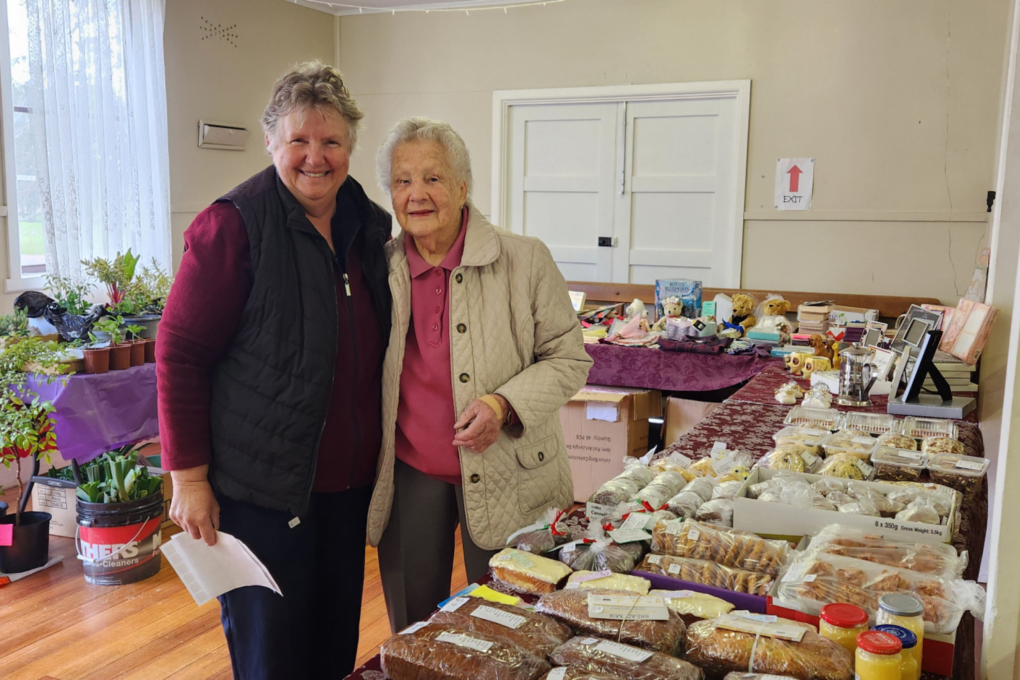 Valda Jolly and Lexton Community Club treasurer Jean Johnson were among the many residents who enjoyed the luncheon. Photo: supplied.