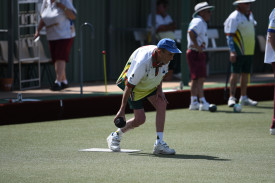 Alan Muggridge plays his shot for Highland Tartan.