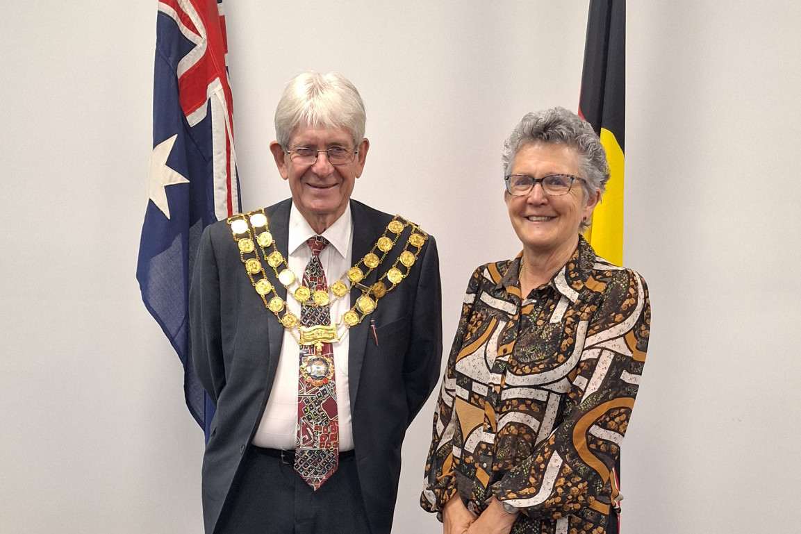 Councillors Don Henderson and Lesley Hewitt.