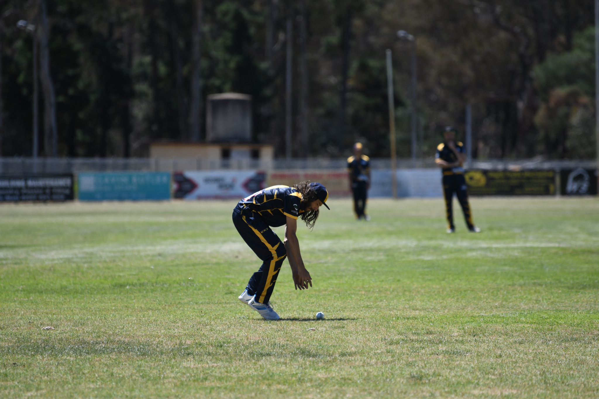 Jarred Russell fields the ball for Laanecoorie Dunolly.