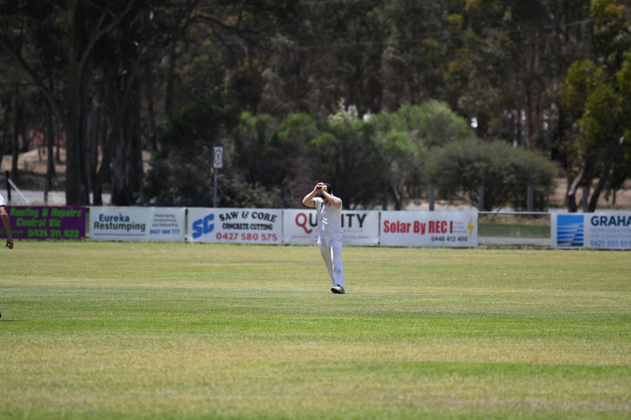 Laanecoorie Dunolly captain Matt Smith claims the catch of Beaufort counterpart Kriss Ellis.