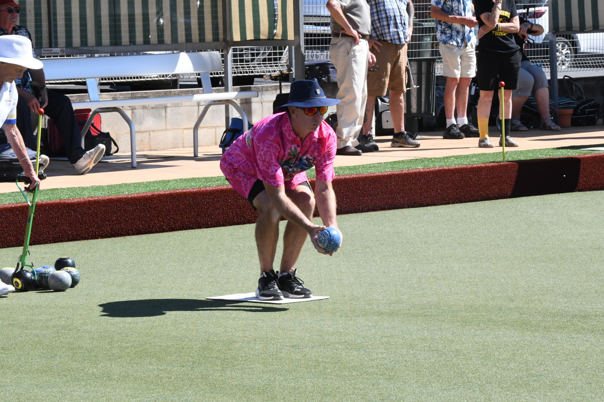 John Hearnden got into a colourful mood for Avoca as midweek pennant returned to the Highland Society for the annual Charity Round.