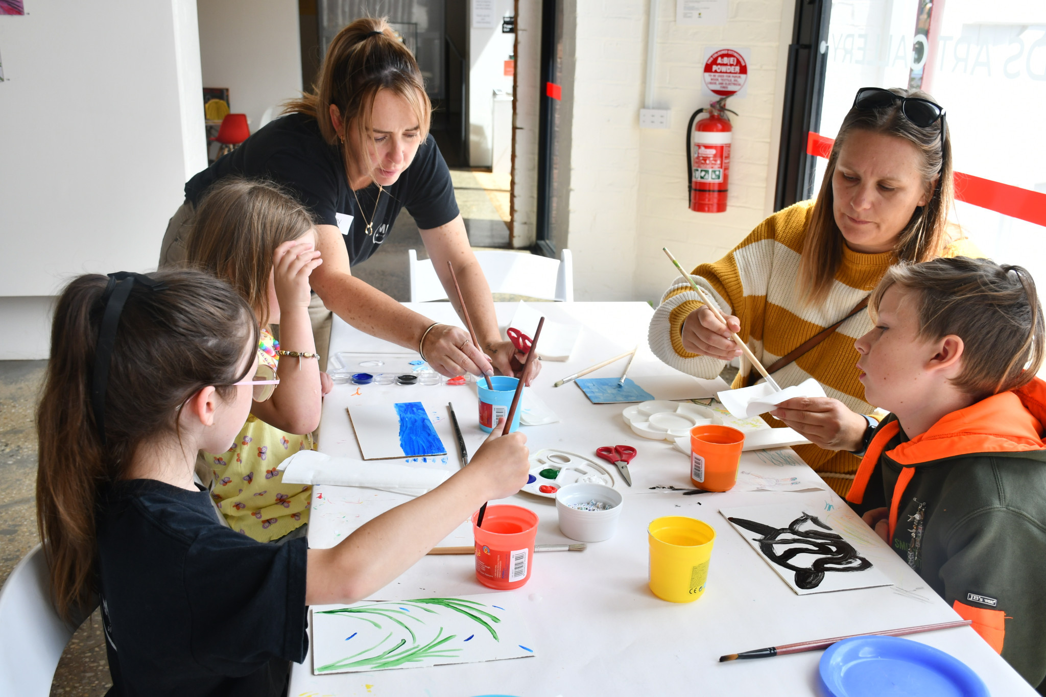 The gallery hosted a group of kids and parents for a painting and jewellery making session on Wednesday morning.