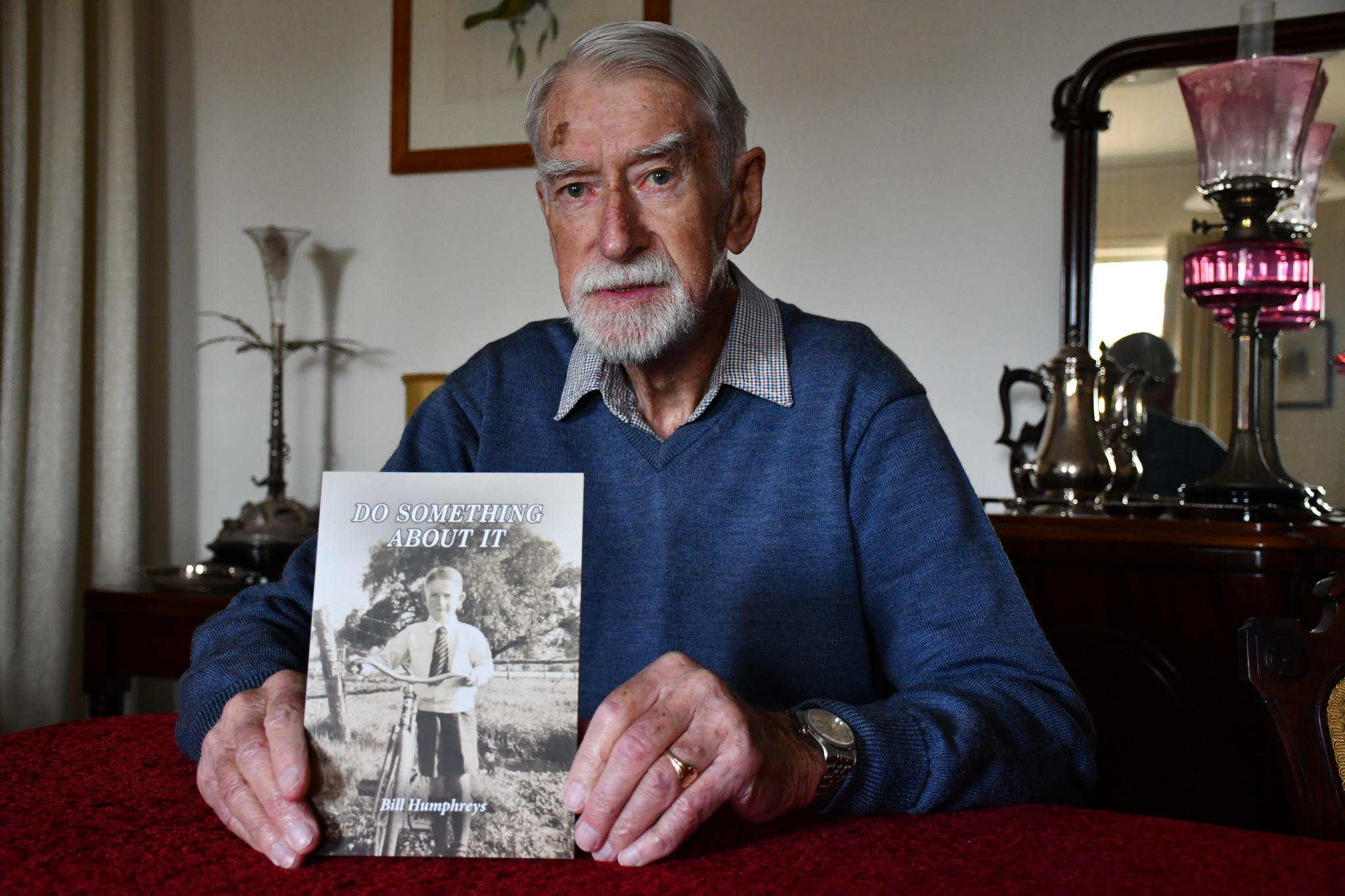 Bill Humphreys returns for another book on Dunolly Primary School which showcases his childhood experiences in the 20th century Dunolly community.