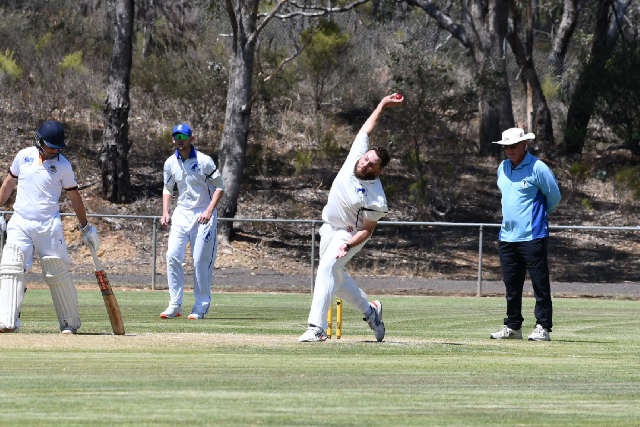 Nick Henderson bowling against Laanecoorie Dunolly.