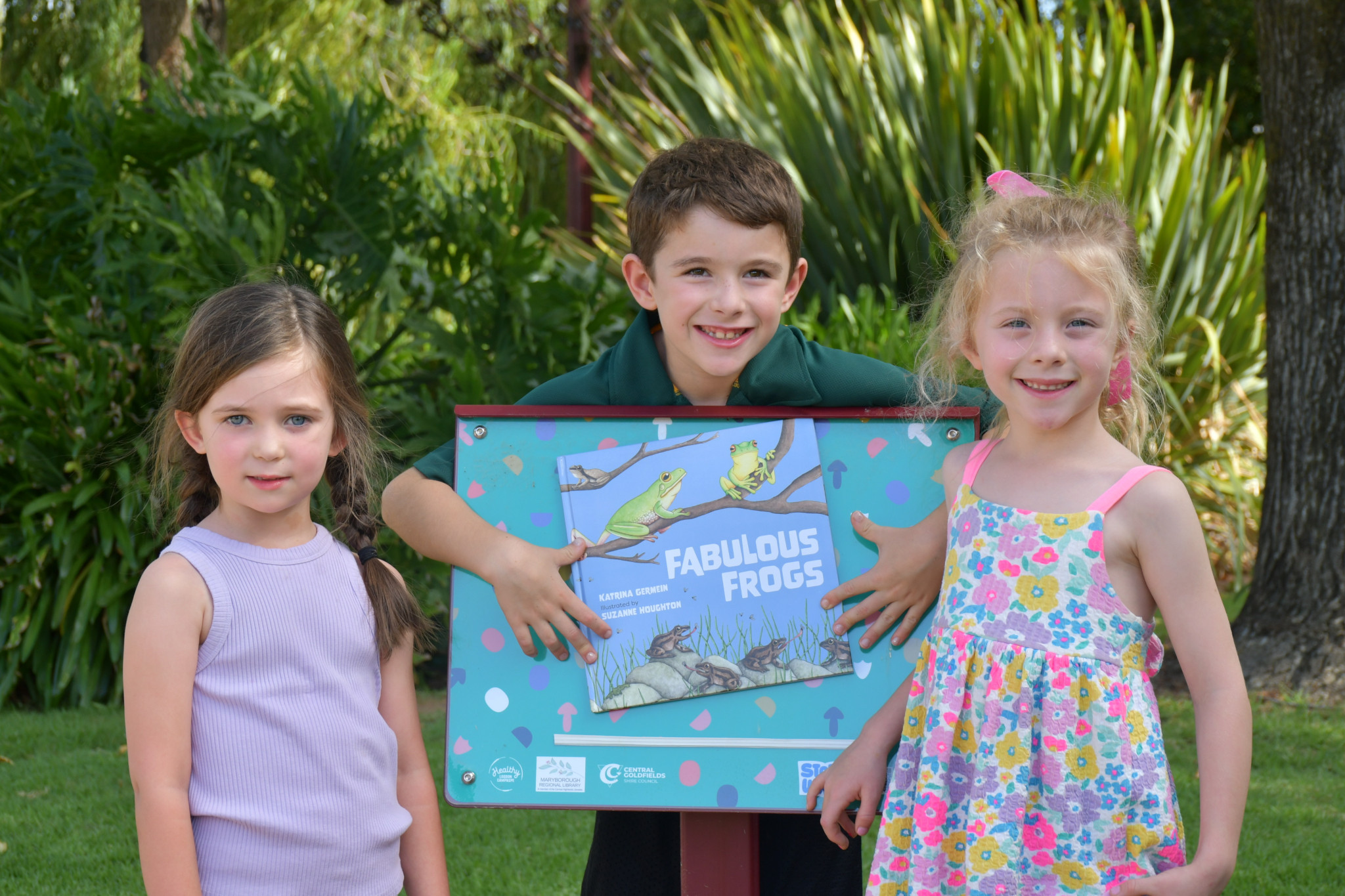 Willow, Bastian and Penny are ribbiting in excitement as the Central Goldfields’ first ever StoryWalk has been introduced, with children’s book Fabulous Frogs set to be scattered all across Phillips Gardens.