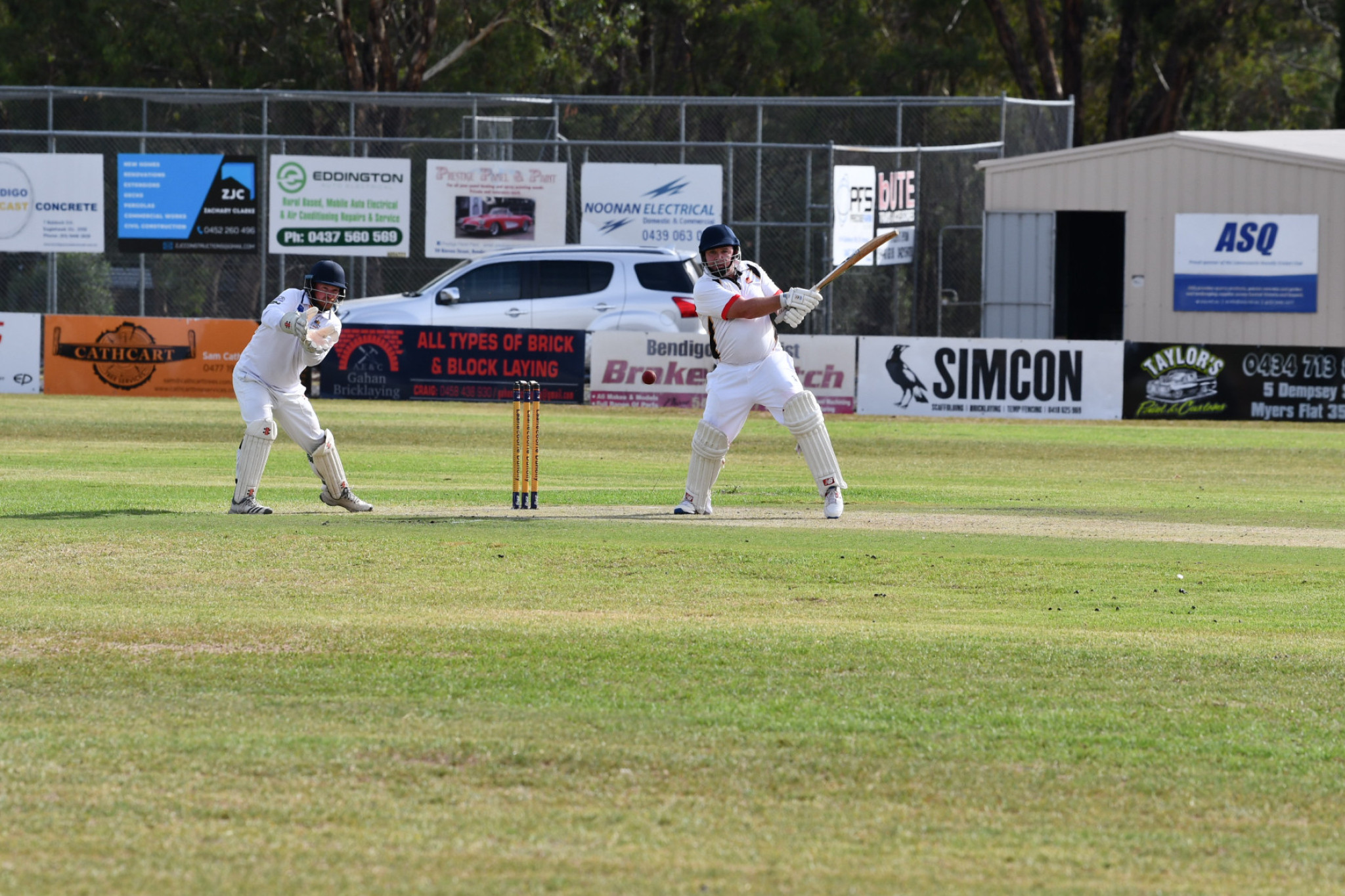 Dean Nalder playing a cut shot on his way to making 74.