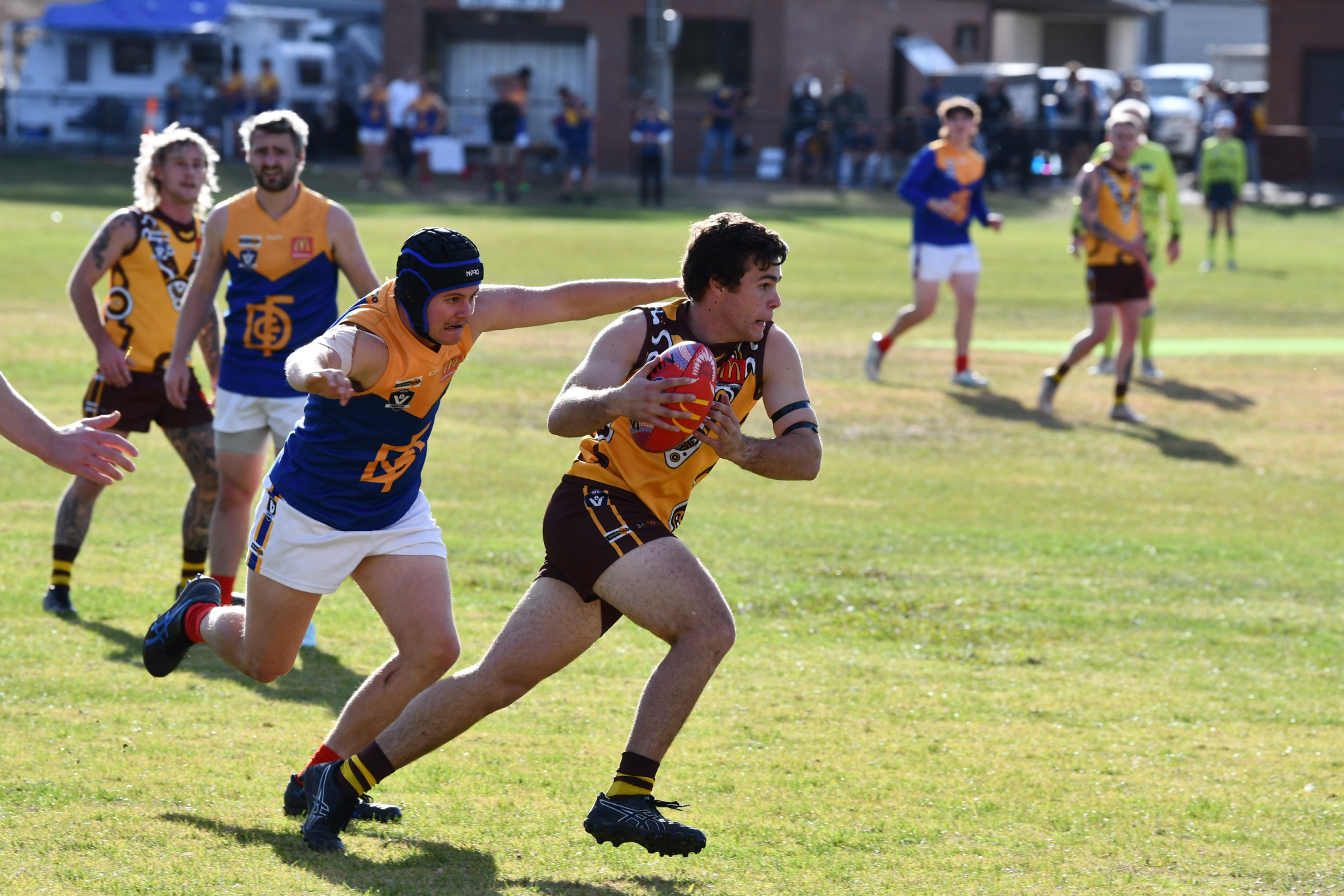 Joshua Britten’s Talbot Hawks managed to outrun Jake Gavriliadis’ Dunolly Eagles, flying away to a 10-point victory. Saturday’s four points leaves the Hawks tied with four other teams at the top of the MCDFNL.