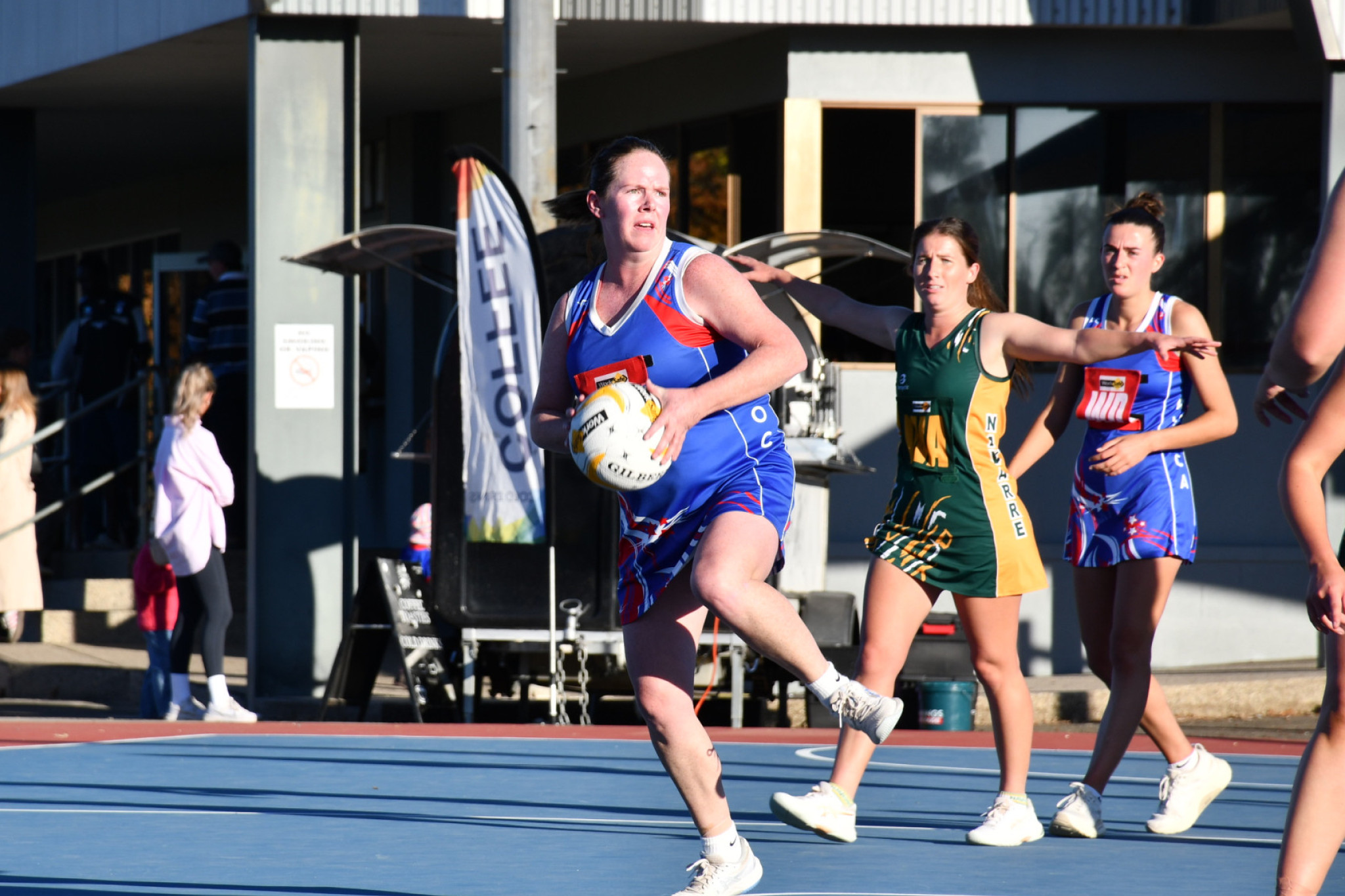 Lucy Howell looks to create from the centre pass in Avoca’s win over Navarre.