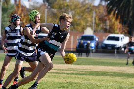 Jack Smith handballs out of trouble in the under 14s.