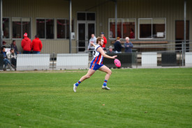 Byron Wynd lines up a kick for Avoca.