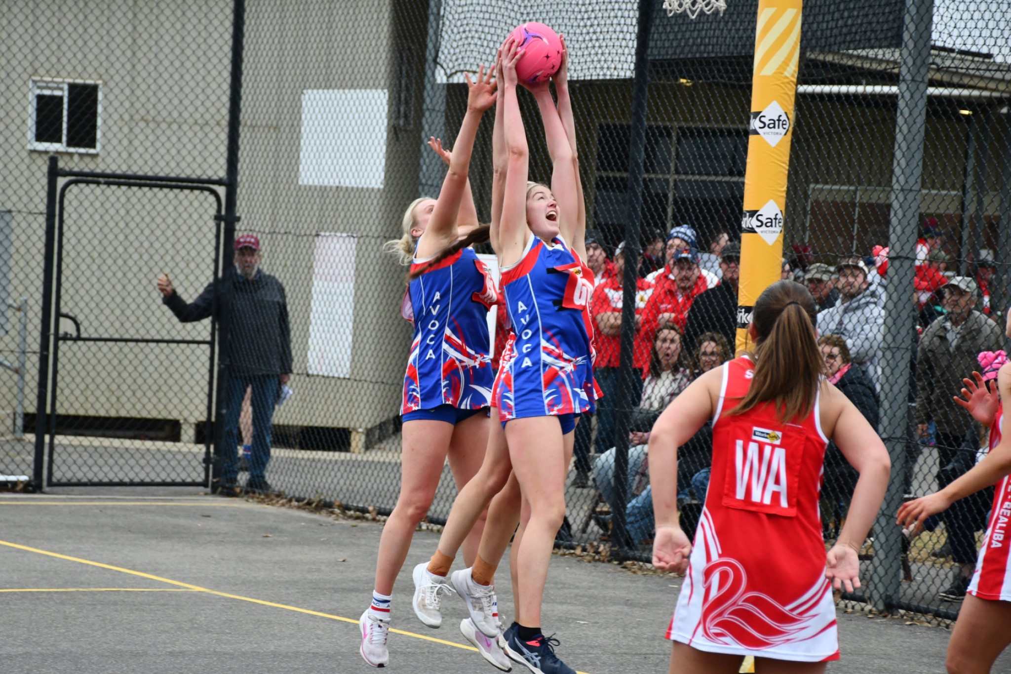 Keisha Tonzing grabs a vital late game intercept for Avoca.